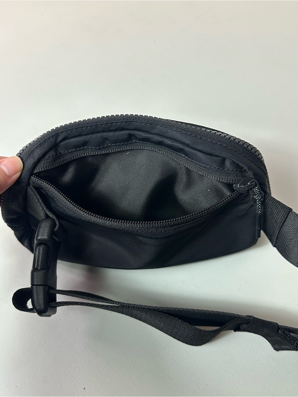 Lululemon Classic Black Everywhere Water Repellent Adjustable Belt Bag 1L - Picture 10 of 11